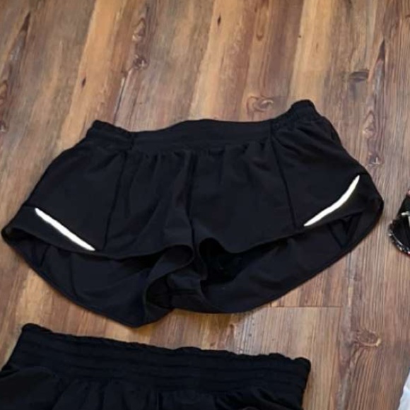Black hotty hot lululemon shorts - Picture 3 of 3
